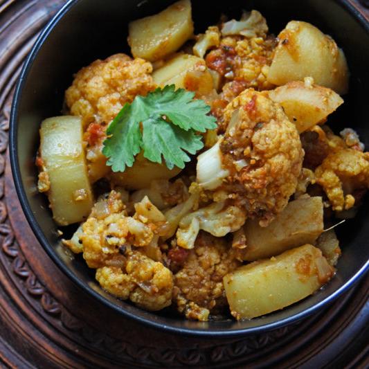 Aloo gobi, Punjabi aloo gobi, Indian potatoes, spiced cauliflower, purepunjabi.co.uk